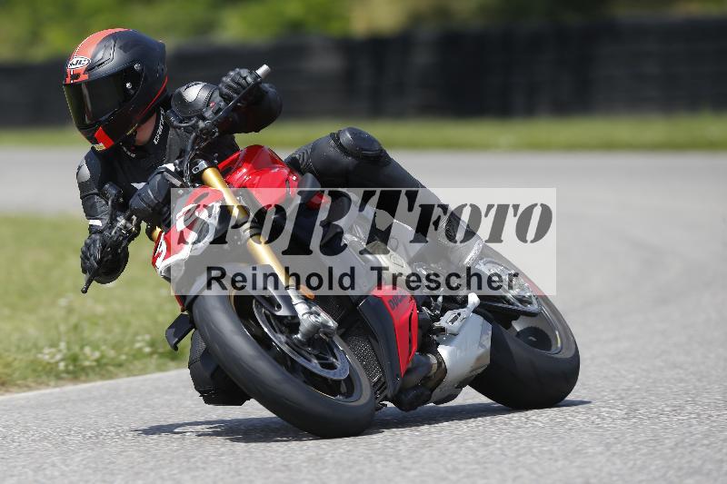 /27 12.06.2025 Ducati Schweiz Trackday Warmup  ADR/gelb-jeaune/32